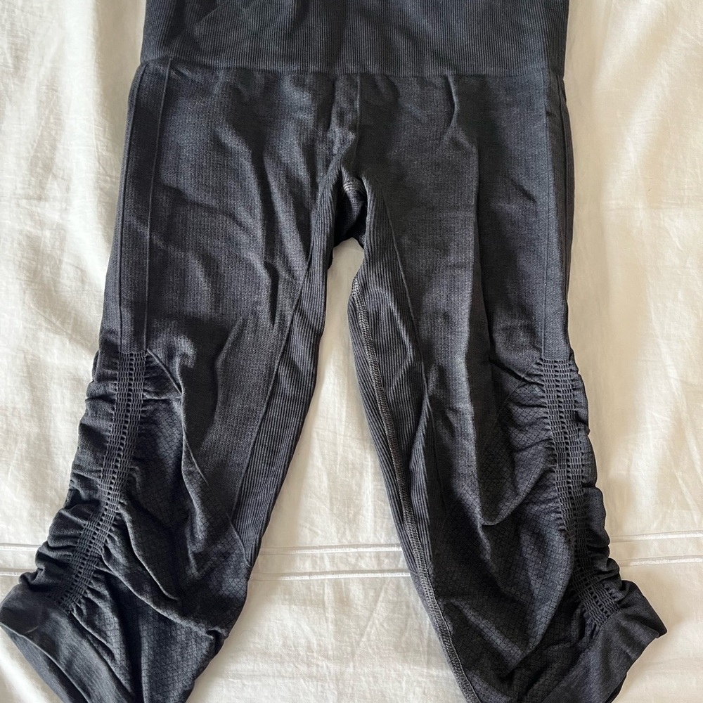 Lululemon Leggings Womens SZ 4 In the Flow Cropped Capri Ruched Athletic